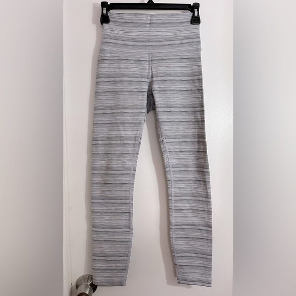 NWOT Lululemon High Times Cyber Stripe Silver Fox Gray Size 4 - Picture 1 of 10